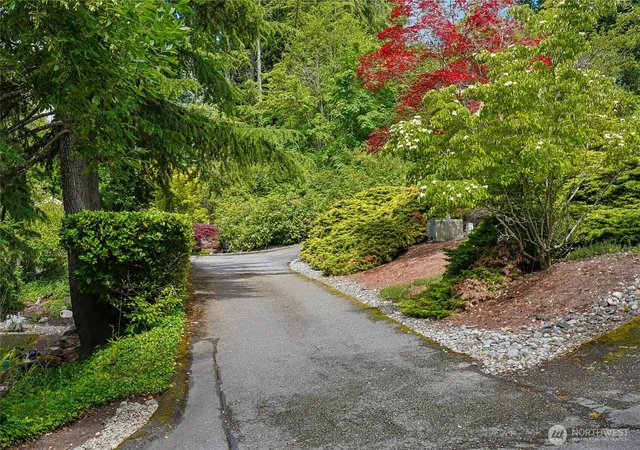 Photo 4 of Land for sale at 8114 W Mercer Way, Mercer Island, WA 98040 | MLS# NWM2547549 | Listing updated on 2026-09-23