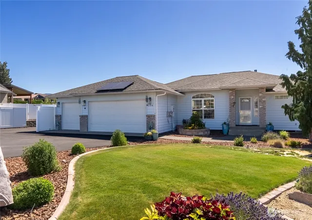 Photo 1 of Single family home for sale at 536 Hillcrest Cir Dr, Omak, WA 98841 | MLS# NWM2547564 | Listing updated on 2026-09-22