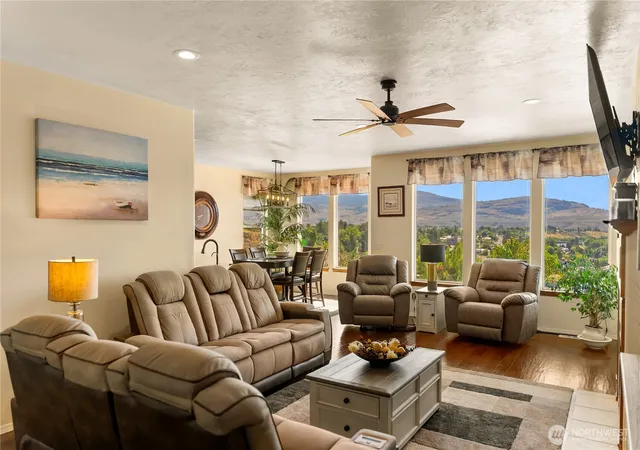 Photo 3 of Single family home for sale at 536 Hillcrest Cir Dr, Omak, WA 98841 | MLS# NWM2547564 | Listing updated on 2026-09-22