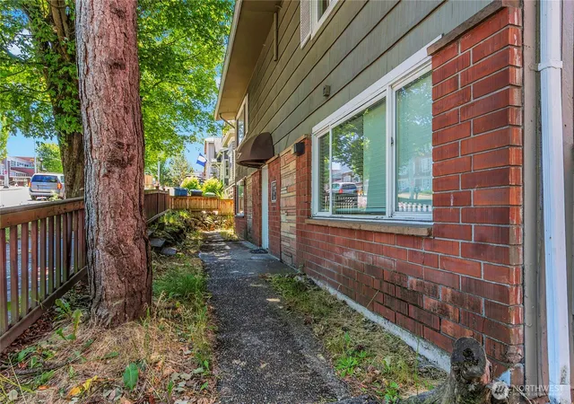 Photo 2 of Condo for sale at 417 23rd Avenue #4, Seattle, WA 98122 | MLS# NWM2547583 | Listing updated on 2026-09-22
