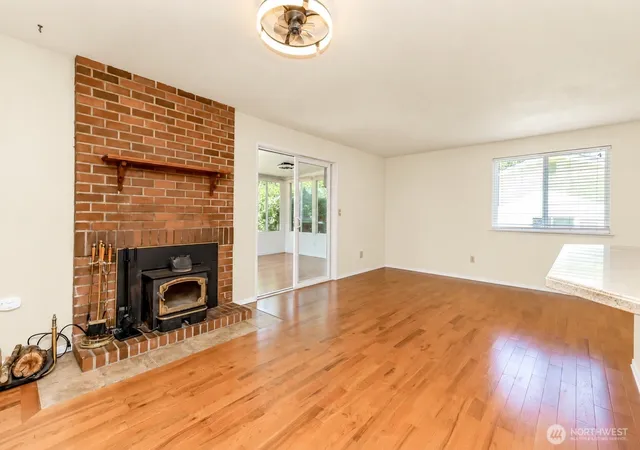 Photo 4 of Sale Pending at 2904 Briarwood Ct S, Puyallup, WA 98374 | MLS# NWM2547596 | Listing updated on 2026-10-21