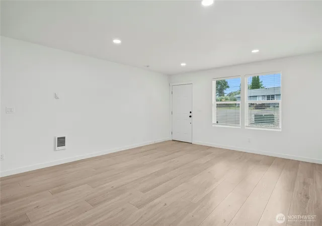 Photo 3 of Single family home for sale at 521 W B St, Shelton, WA 98584 | MLS# NWM2547617 | Listing updated on 2026-09-22