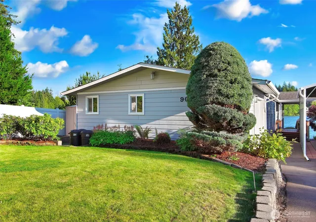 Photo 3 of Manufactured home for sale at 90 Se Crescent Dr, Shelton, WA 98584 | MLS# NWM2547631 | Listing updated on 2026-10-02