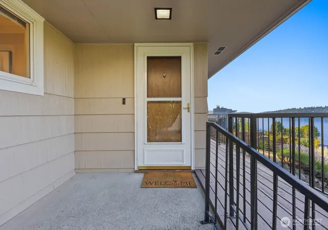 Photo 4 of Single family home for sale at 7515 S Laurel St, Seattle, WA 98178 | MLS# NWM2547645 | Listing updated on 2026-09-23