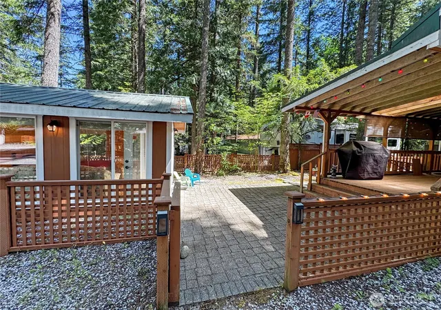 Photo 3 of Manufactured home for sale at 128 1 Jasper Trl, Deming, WA 98244 | MLS# NWM2547647 | Listing updated on 2026-09-22