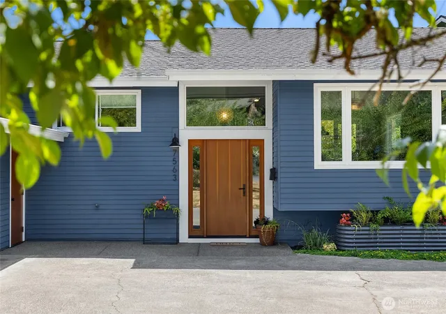 Photo 2 of Sale Pending at 7563 Ne Emerald Way, Bainbridge Island, WA 98110 | MLS# NWM2547649 | Listing updated on 2026-09-29