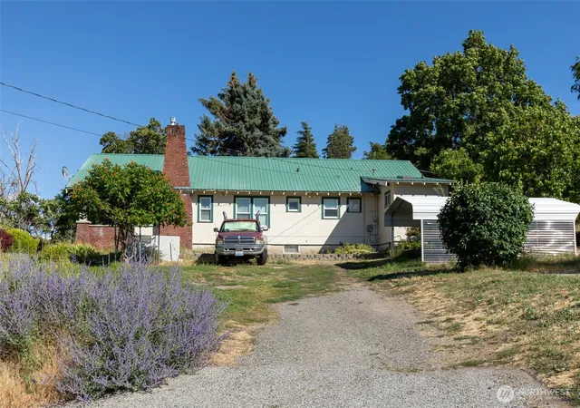 Photo 1 of Single family home for sale at 2115 Sleepy Holw Rd, Wenatchee, WA 98801 | MLS# NWM2547653 | Listing updated on 2026-09-26