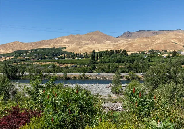Photo 4 of Single family home for sale at 2115 Sleepy Holw Rd, Wenatchee, WA 98801 | MLS# NWM2547653 | Listing updated on 2026-09-26