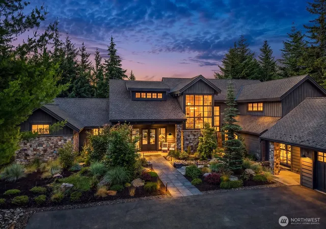 Photo 1 of Mansion for sale at 121 Silver Queen Ln, Cle Elum, WA 98922 | MLS# NWM2547689 | Listing updated on 2026-09-22