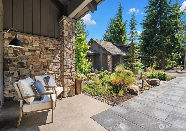 Photo 3 of Mansion for sale at 121 Silver Queen Ln, Cle Elum, WA 98922 | MLS# NWM2547689 | Listing updated on 2026-09-22