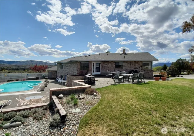 Photo 4 of Sale Pending at 32 Red Apple Dr, Omak, WA 98841 | MLS# NWM2547695 | Listing updated on 2026-09-28