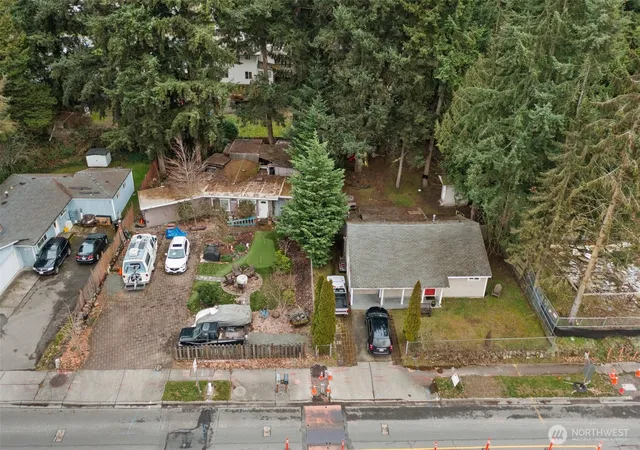 Photo 4 of Single family home for sale at 14552 5th Avenue NE, Shoreline, WA 98155 | MLS# NWM2547713 | Listing updated on 2026-09-22