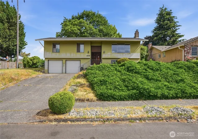 Photo 3 of Single family home for sale at 1016 Ne 126th Street, Vancouver, WA 98685 | MLS# NWM2547761 | Listing updated on 2026-09-22