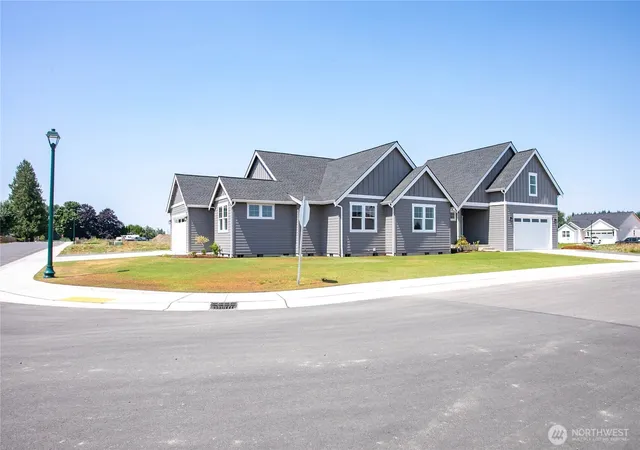 Photo 4 of Sale Pending at 400 W 3rd Street #A, Everson, WA 98247 | MLS# NWM2547766 | Listing updated on 2026-09-25
