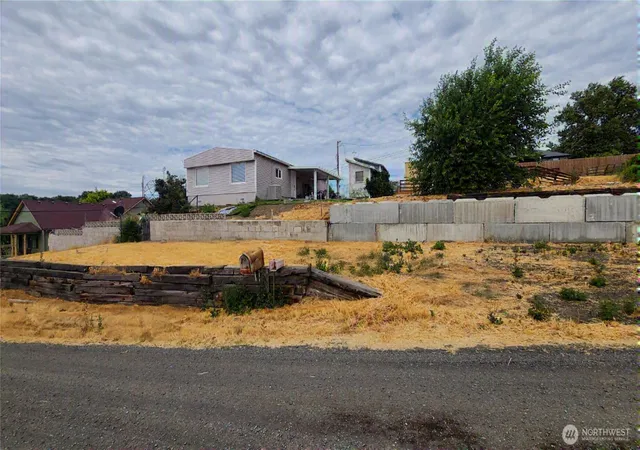 Photo 2 of Manufactured home for sale at 81 Tacoma Ave, Eltopia, WA 99330 | MLS# NWM2547810 | Listing updated on 2026-10-01