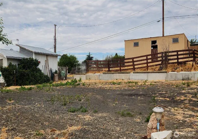 Photo 4 of Manufactured home for sale at 81 Tacoma Ave, Eltopia, WA 99330 | MLS# NWM2547810 | Listing updated on 2026-10-01