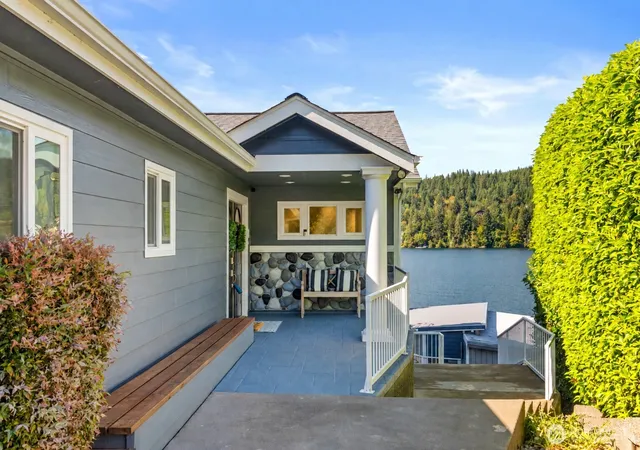 Photo 3 of Single family home for sale at 1033 Summit Lake Cir NW, Olympia, WA 98502 | MLS# NWM2547812 | Listing updated on 2026-09-29