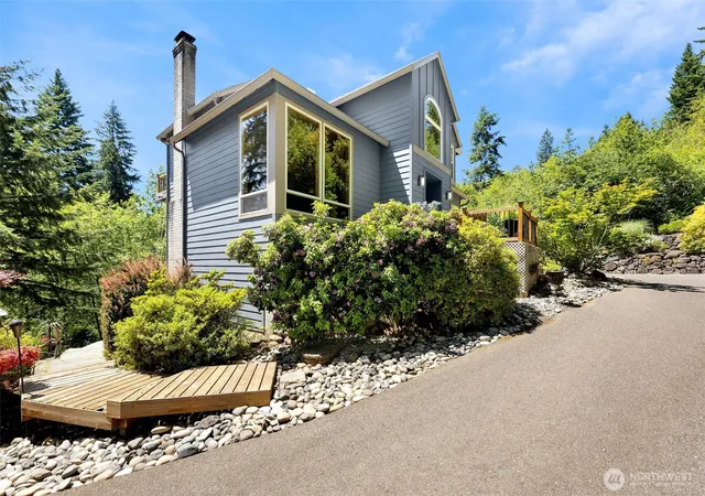Photo 3 of Single family home for sale at 15212 Ne Winsor Dr, Brush Prairie, WA 98606 | MLS# NWM2547866 | Listing updated on 2026-09-22