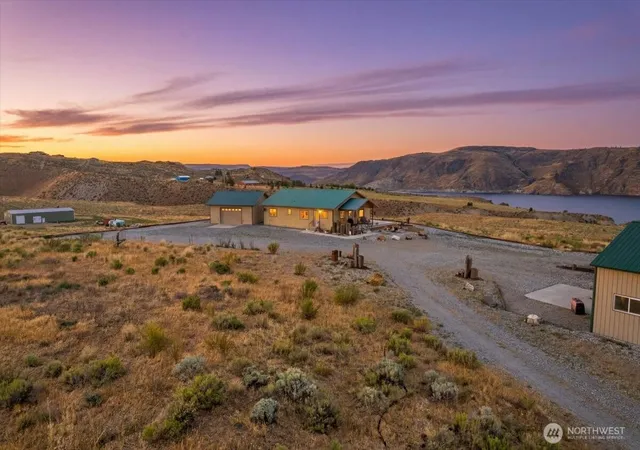 Single family home for sale at 44495 Sr 174 N, Grand Coulee, WA 99133 | MLS# NWM2547872