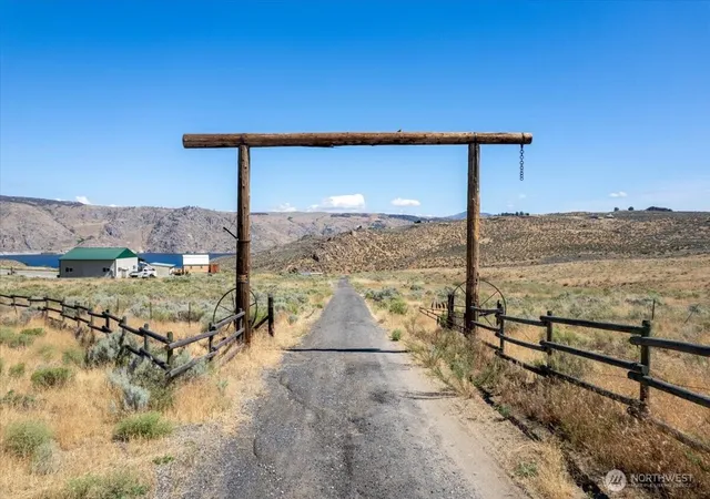 Photo 3 of Single family home for sale at 44495 Sr 174 N, Grand Coulee, WA 99133 | MLS# NWM2547872 | Listing updated on 2026-09-22