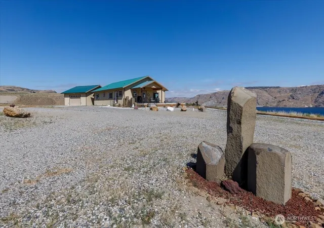 Photo 3 of Single family home for sale at 44495 Sr 174 N, Grand Coulee, WA 99133 | MLS# NWM2547872 | Listing updated on 2026-09-22
