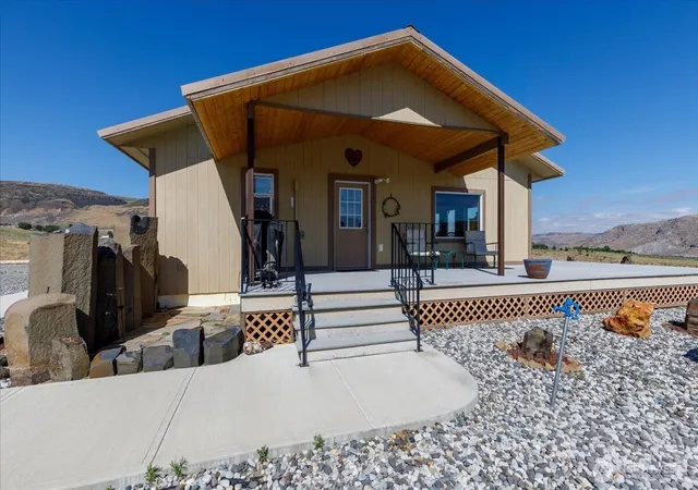 Photo 4 of Single family home for sale at 44495 Sr 174 N, Grand Coulee, WA 99133 | MLS# NWM2547872 | Listing updated on 2026-09-22