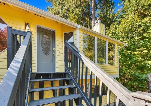 Photo 3 of Single family home for sale at 6922 N Meadowdale Rd, Edmonds, WA 98020 | MLS# NWM2547877 | Listing updated on 2026-09-28