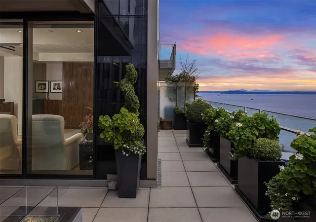 Photo 2 of Condo for sale at 99 Union St #1704, Seattle, WA 98101 | MLS# NWM2547881 | Listing updated on 2026-09-28
