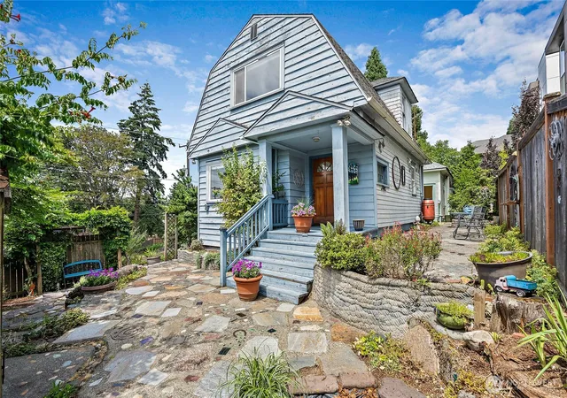 Photo 2 of Single family home for sale at 2902 S Jackson St, Seattle, WA 98144 | MLS# NWM2547949 | Listing updated on 2026-10-02