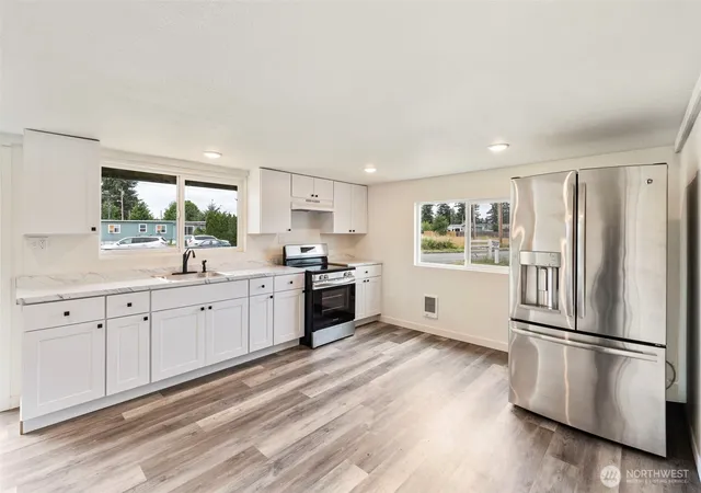 Photo 3 of Manufactured home for sale at 6411 201st Avenue SW #21, Centralia, WA 98531 | MLS# NWM2547958 | Listing updated on 2026-09-22
