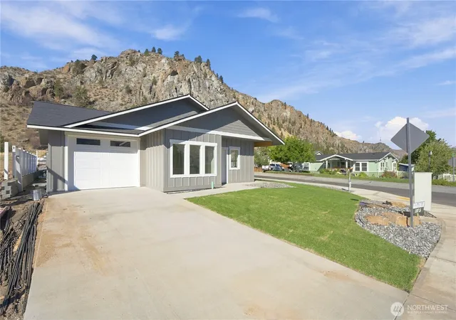 Photo 2 of Single family home for sale at 14898 Red Delicious St, Entiat, WA 98822 | MLS# NWM2547978 | Listing updated on 2026-09-28