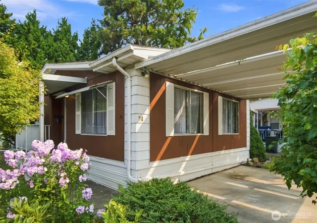 Photo 1 of Manufactured home for sale at 1510 Maple Ln #34, Kent, WA 98030 | MLS# NWM2547979 | Listing updated on 2026-09-23