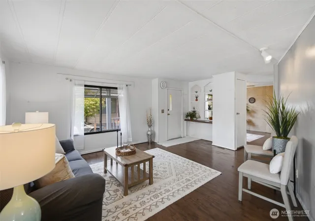 Photo 4 of Manufactured home for sale at 1510 Maple Ln #34, Kent, WA 98030 | MLS# NWM2547979 | Listing updated on 2026-09-23