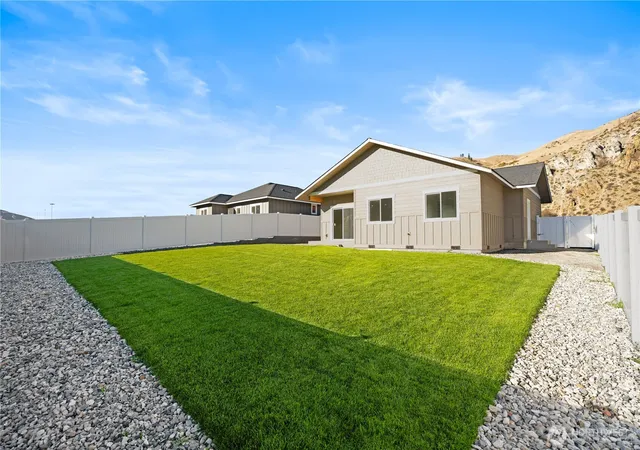 Photo 3 of Single family home for sale at 14893 Red Delicious St, Entiat, WA 98822 | MLS# NWM2547994 | Listing updated on 2026-09-28