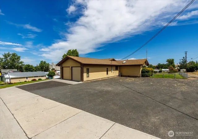 Photo 2 of Single family home for sale at 607 Brace Se, Wilbur, WA 99185 | MLS# NWM2548012 | Listing updated on 2026-09-22