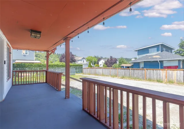 Photo 2 of Single family home for sale at 709 Celery Ave, Algona, WA 98001 | MLS# NWM2548031 | Listing updated on 2026-09-22