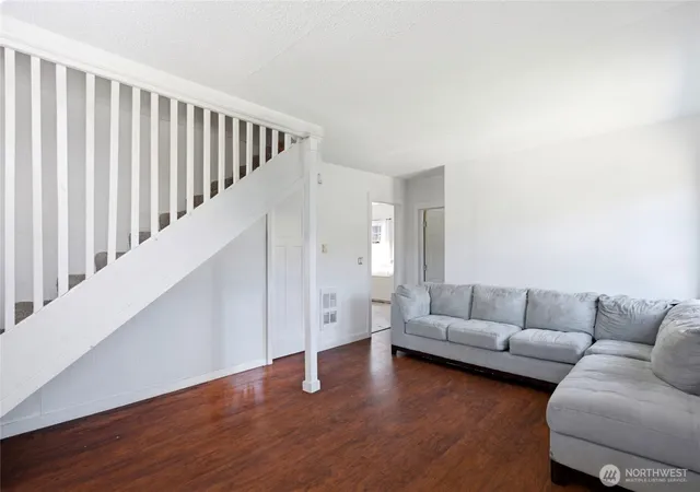 Photo 4 of Single family home for sale at 709 Celery Ave, Algona, WA 98001 | MLS# NWM2548031 | Listing updated on 2026-09-22