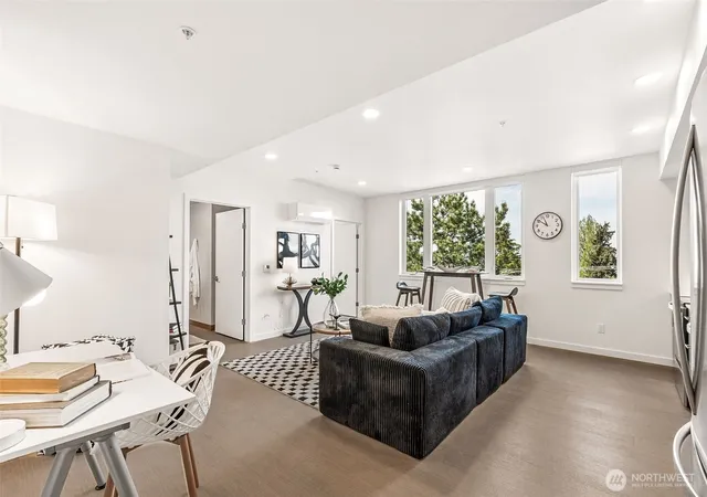 Photo 4 of Condo for sale at 5819 Phinney Ave N #505, Seattle, WA 98103 | MLS# NWM2548055 | Listing updated on 2026-10-01