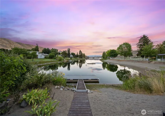 Photo 2 of Single family home for sale at 128 Eveline St, Pateros, WA 98846 | MLS# NWM2548075 | Listing updated on 2026-09-22