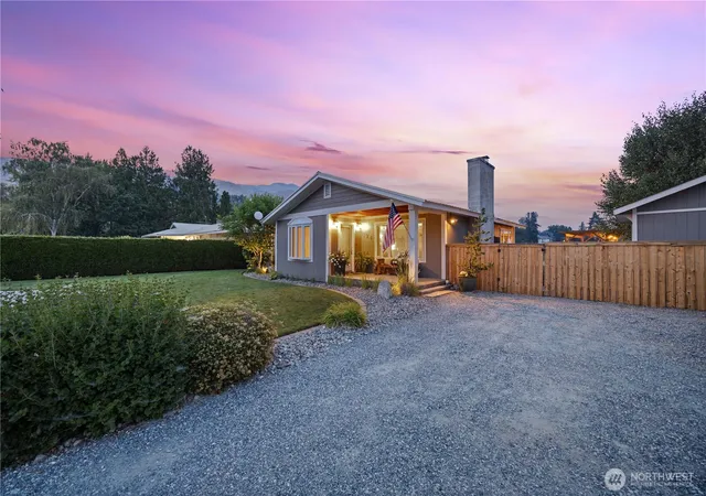Photo 4 of Single family home for sale at 128 Eveline St, Pateros, WA 98846 | MLS# NWM2548075 | Listing updated on 2026-09-22