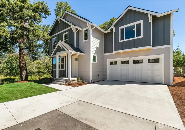 Photo 1 of Single family home for sale at 607 E Illinois St, Bellingham, WA 98225 | MLS# NWM2548090 | Listing updated on 2026-10-01