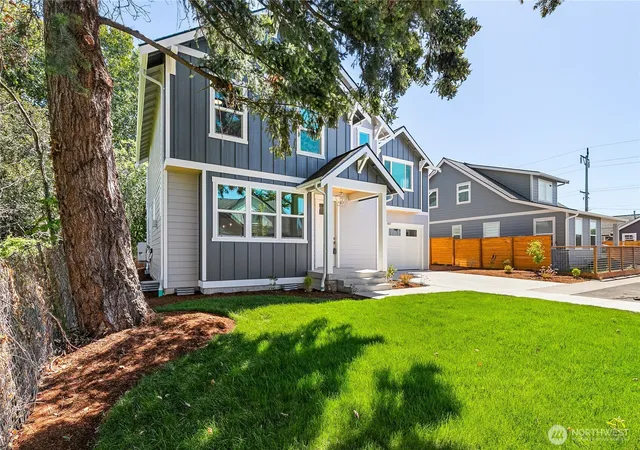 Photo 2 of Single family home for sale at 607 E Illinois St, Bellingham, WA 98225 | MLS# NWM2548090 | Listing updated on 2026-10-01