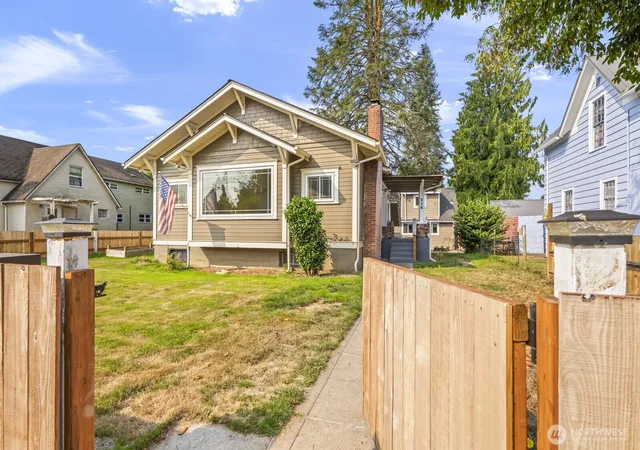 Photo 4 of Single family home for sale at 216 S Blakely St, Monroe, WA 98272 | MLS# NWM2548092 | Listing updated on 2026-09-22