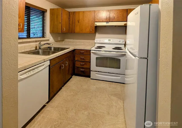 Photo 4 of Multi family home for sale at 1627 NE 199th Place, Shoreline, WA 98155 | MLS# NWM2548098 | Listing updated on 2026-09-22