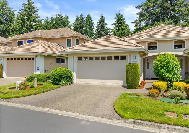 Photo 3 of Townhouse for sale at 7002 Fairway Ln SE, Olympia, WA 98501 | MLS# NWM2548146 | Listing updated on 2026-09-18