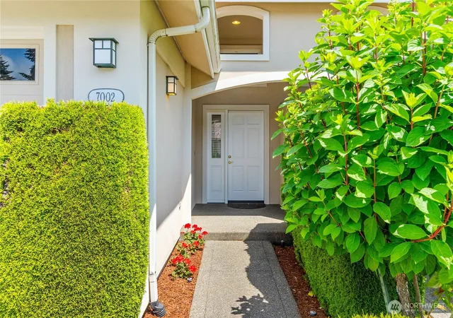 Photo 4 of Townhouse for sale at 7002 Fairway Ln SE, Olympia, WA 98501 | MLS# NWM2548146 | Listing updated on 2026-09-18