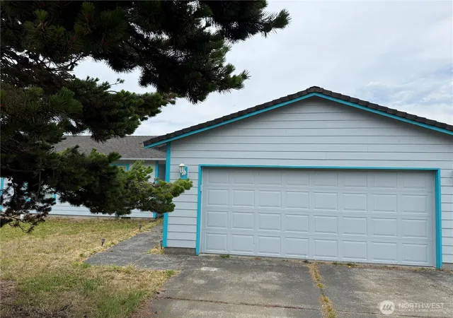 Photo 3 of Single family home for sale at 32305 I St, Ocean Park, WA 98640 | MLS# NWM2548149 | Listing updated on 2026-09-22