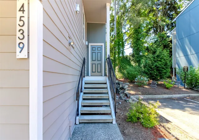 Photo 2 of Townhouse for sale at 4539 S 248th Place #16C4, Kent, WA 98032 | MLS# NWM2548153 | Listing updated on 2026-09-24