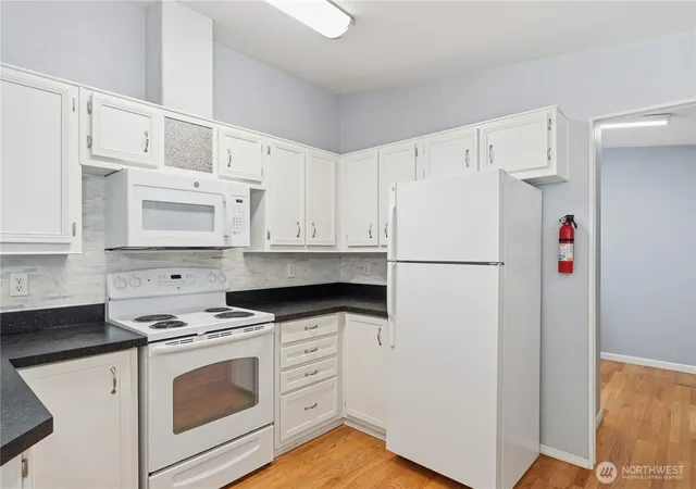 Photo 3 of Manufactured home for sale at 600 Ne Saturn Ln, Bremerton, WA 98311 | MLS# NWM2548186 | Listing updated on 2026-09-27