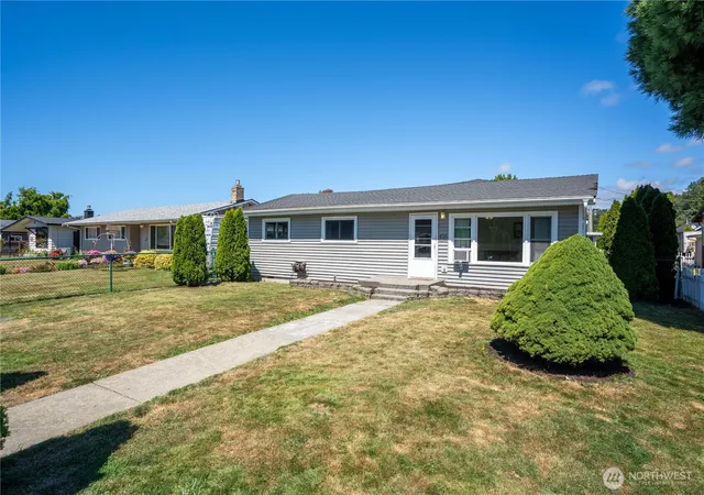 Photo 1 of Single family home for sale at 456 East St, Blaine, WA 98230 | MLS# NWM2548191 | Listing updated on 2026-09-22